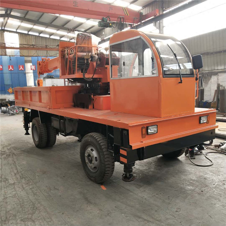 中间驾驶随车吊02