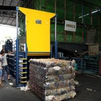 广东东莞厂家出售200吨矿泉水瓶塑料瓶半自动打包机批发价格