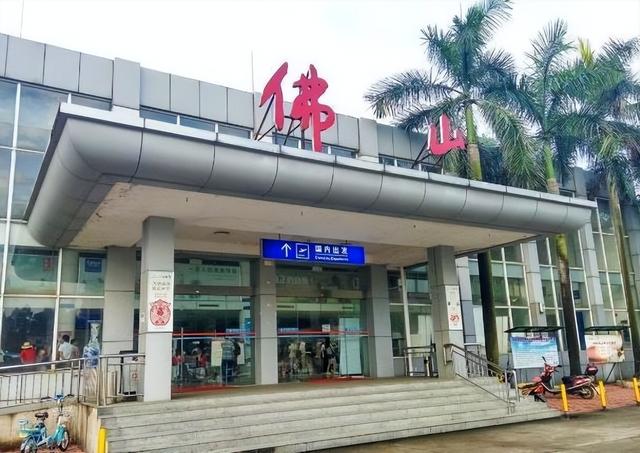 广东有一座国内“很低调”的飞机场，好像来到汽车站（广东那个城市有飞机场）