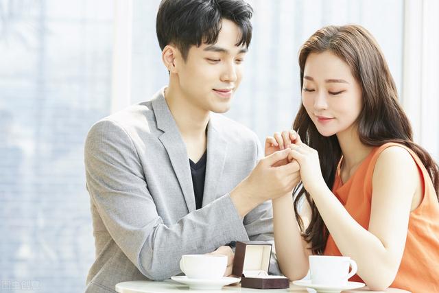 星座速配_3组星座配对就是越吵越恩爱，一天不吵架就嘴痒（越吵架越爱的星座）