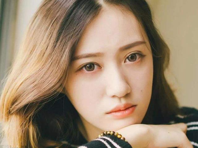 经常化妆的女人，化妆品有这4样就够了，好用易上手（女生经常用的化妆品）