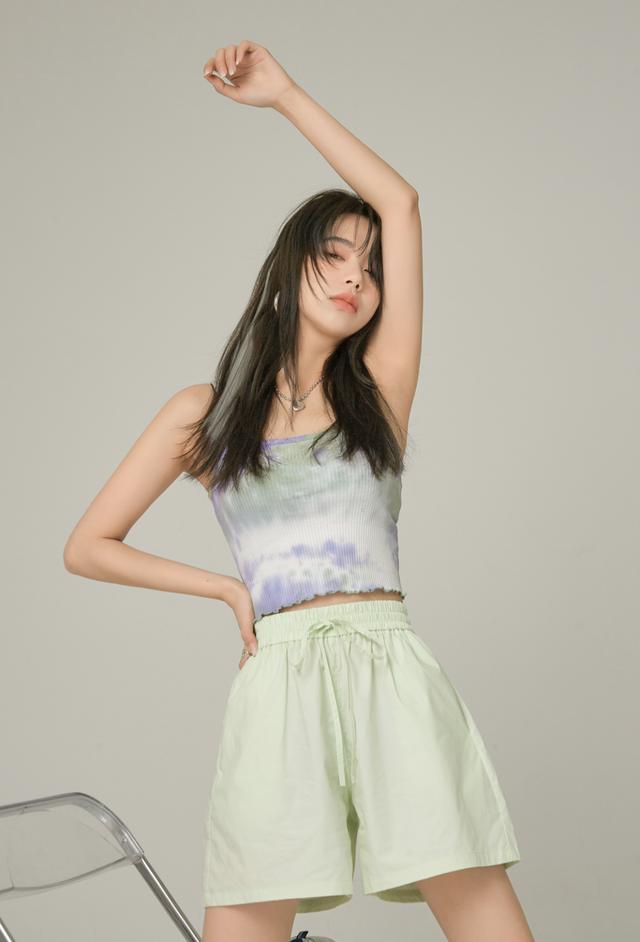 裤子_夏天超好穿的4条裤子分享，显瘦又时尚，满足你各种场合的需求（夏天裤子推荐）