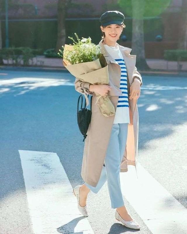 有品位的女人，衣服在精不在多，建议常备这3条裤子，显瘦又时髦（衣服不在多 在于精致）