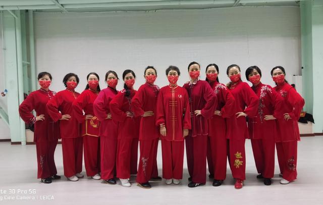 红色火红—太极服（太极服玫瑰红的图片）