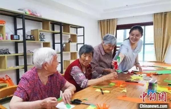 大小便智能护理机器人，发展家庭养老床位的标配（作为科技大小便护理机器人）