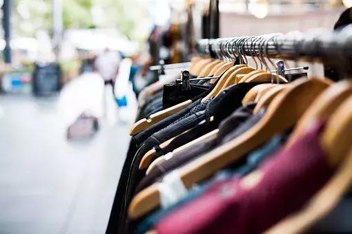 服装货源地（服装批发一手货源大市场）