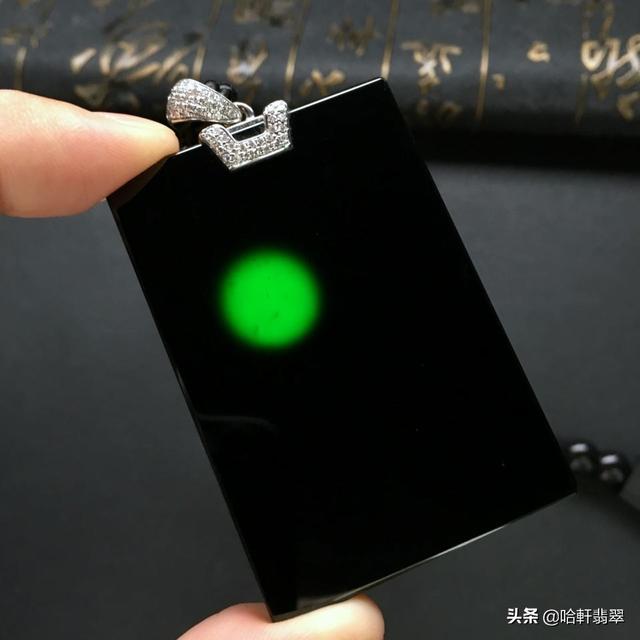 通体发黑的「墨翠」根本看不清，该如何判断好坏？