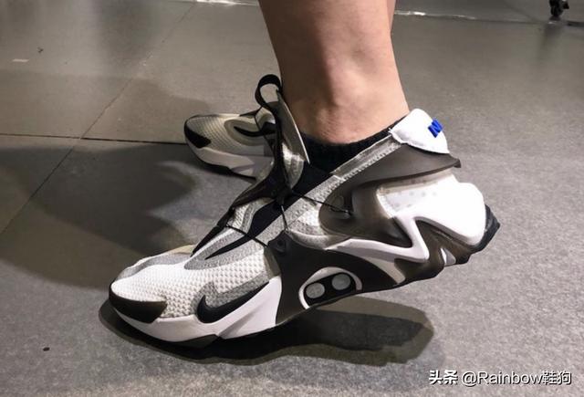 Nike Adapt Huarache操作方法介绍 可用Siri自动系鞋带（Nike Adapt Huarache）