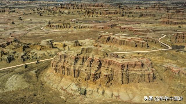 雅丹地貌_雅丹地貌，大漠浩瀚，地球上如火星一般的地方（世界雅丹地貌）