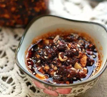 19种牛肉酱的做法，一次性秘制10瓶，家人直呼：太下饭（牛肉酱吃法99种）