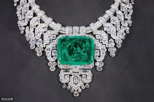 碧玺手链品牌_卡地亚和宝格丽两个珠宝品牌，有哪些经典的项链，款式漂亮好看（卡地亚和宝格丽戒指哪个品牌好）