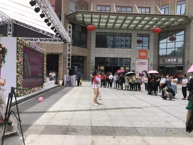 草晶华快闪体验店燃爆中山，做女人养生时尚饮