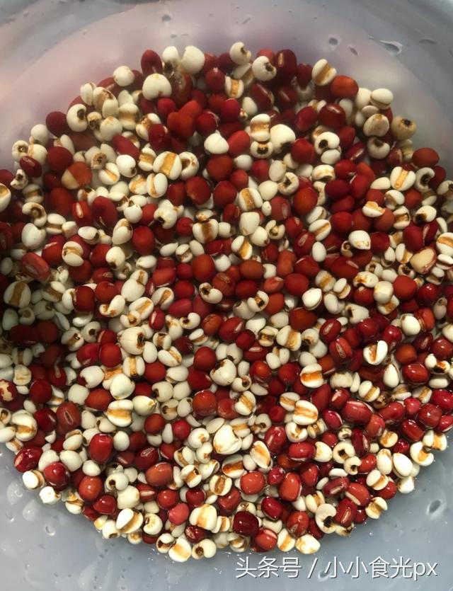 简单几步就能自制红豆薏米粉，用开水冲泡就可以喝了，口感超顺滑（红豆薏米粉怎样冲泡）