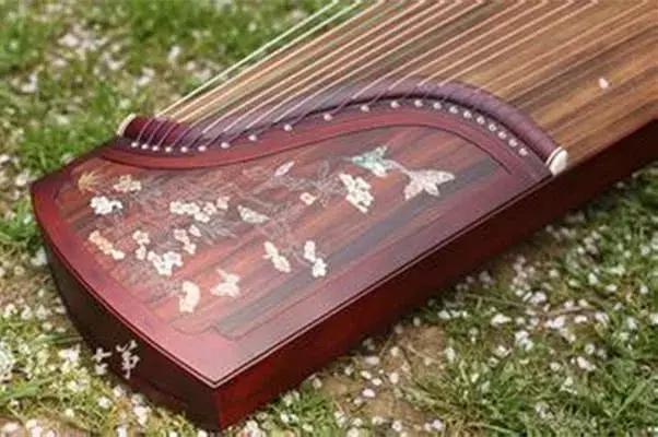 秦观_落花飞絮易断肠——5首秦观词，读来意神伤！（落花李商隐断肠 赏析）