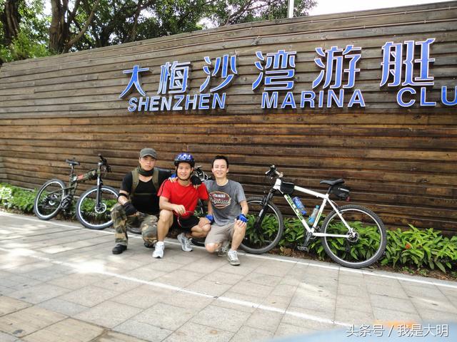 带你看看2012年的深圳西冲是什么样子，人少水清，水下还有小鱼抓