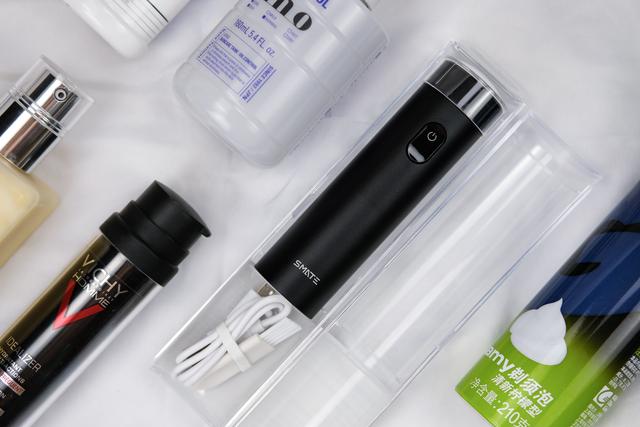 水洗剃须刀_旅行携带品，让行李负重减负：须眉 涡轮三叶全身水洗电动剃须刀