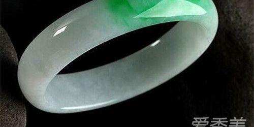 和田玉和翡翠的区别_和田玉和翡翠哪个好（和田玉和翡翠哪个好看）