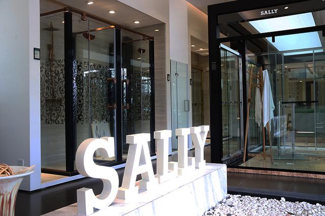 金莎丽淋浴房_莎丽淋浴房采用跑车级防爆玻璃有保障（淋浴间玻璃防爆）