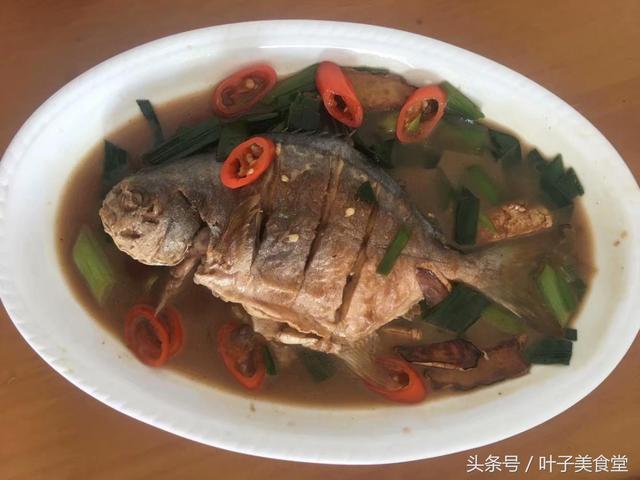 冰箱速冻里的鱼这么做去腥又鲜，不用炸更健康，鱼皮不破技巧（冰箱里冻过的鱼怎么做才好吃）
