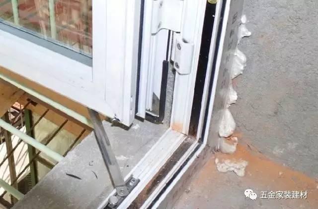 门窗发泡胶、密封胶、玻璃胶的作用（门窗安装发泡胶的作用）