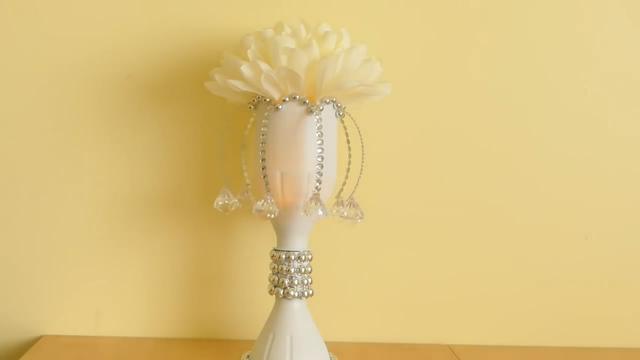 欧式台灯_家居手工小课堂，学习如何用塑料瓶制作时尚的欧式台灯（图解）（用塑料瓶做小台灯步骤）
