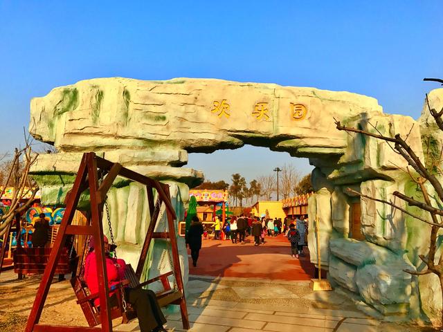 美丽的开封西湖大型游乐场对外开放了 市民周末有了好去处（开封西湖欢乐园好玩吗）