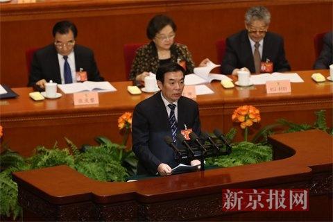 刘长铭_新京报两会直击丨北京四中校长刘长铭：有小学入学时30%新生戴眼镜