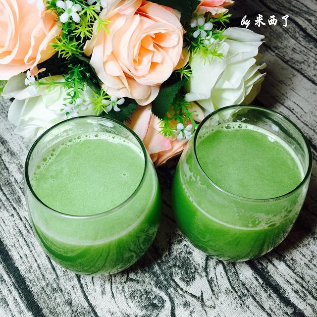 菠萝汁_瘦身果蔬汁--黄瓜菠萝汁（喝黄瓜汁）