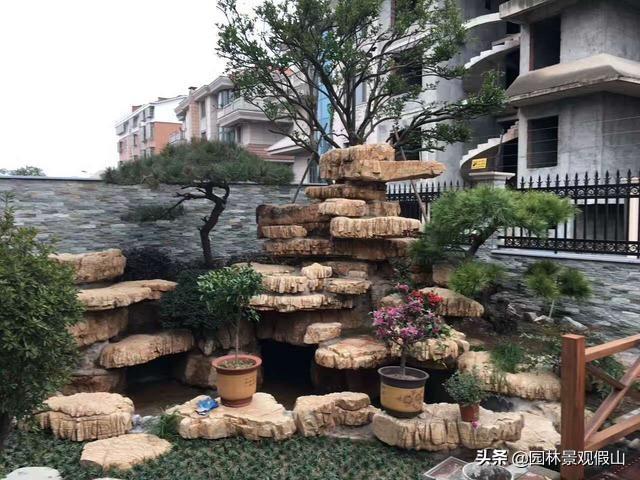 如何造一个适合家用的假山鱼池养鱼（如何造一个适合家用的假山鱼池养鱼船）