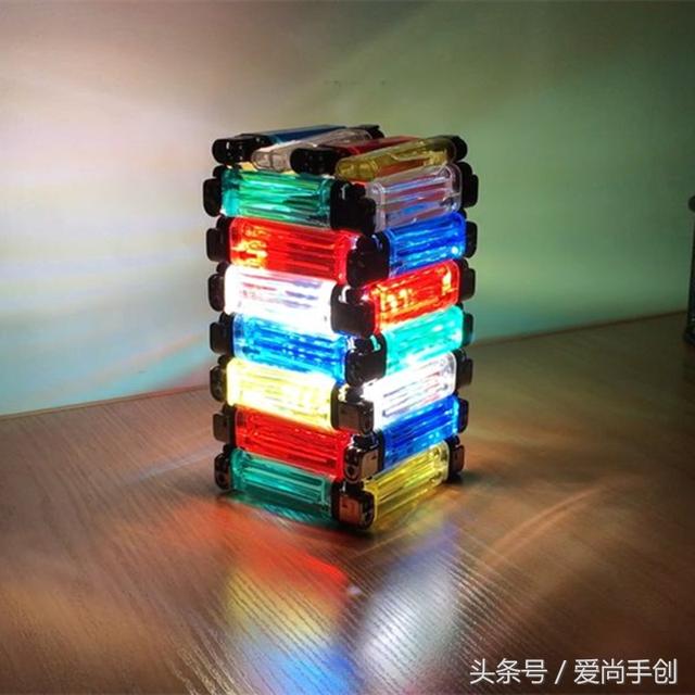 用五颜六色的打火机拼装出来一套 LED 夜灯 效果惊人