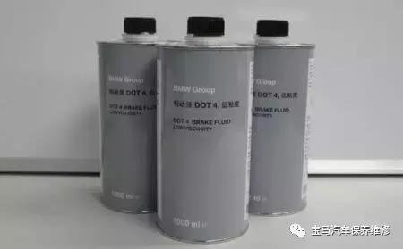 宝马刹车油多久更换，怎么排空气？（宝马5系刹车油怎么排空气）
