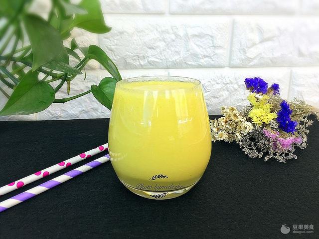 菠萝汁_芒果菠萝汁的做法（芒果菠萝榨汁）