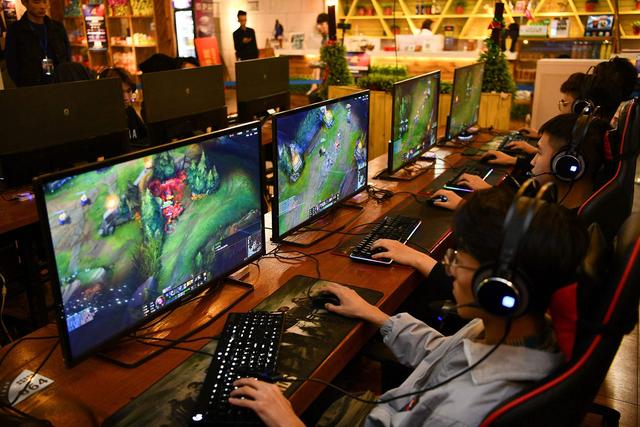 浙江小伙辞职创业做游戏，31岁成中国首富，后因牵挂太多放弃皈依