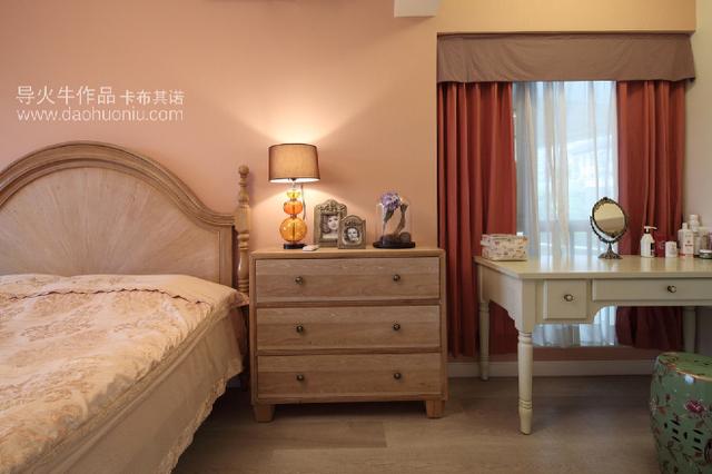 欧式台灯_卧室欧式台灯精选效果搭配图（欧式客厅台灯摆放效果图）