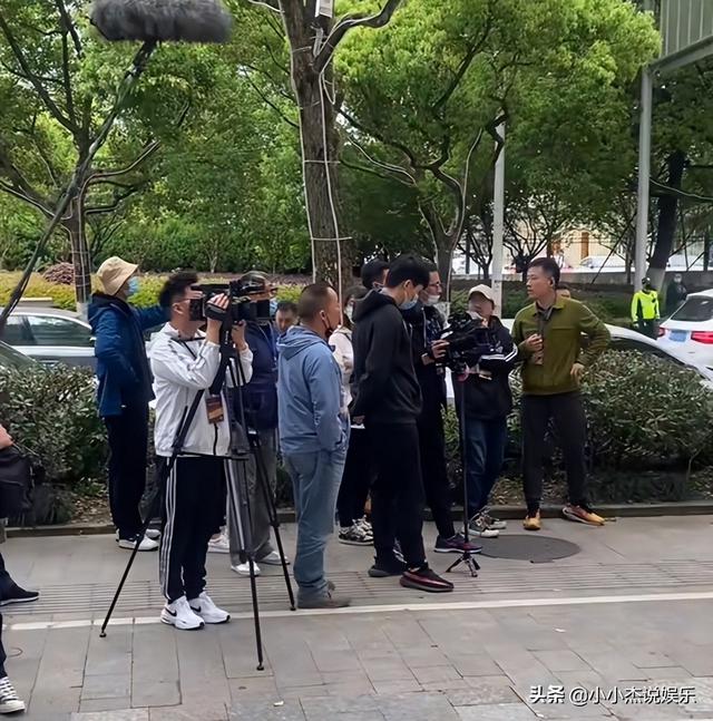 浙江丽水：秦霄贤大街上录综艺，39岁沈涛也在，“就在我家边上”