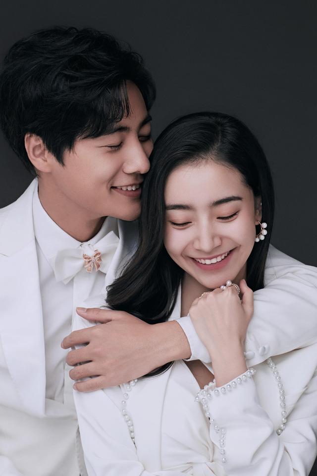 艺术氛围婚纱照，你没见过的最新简约风系列（婚纱照艺术风格）