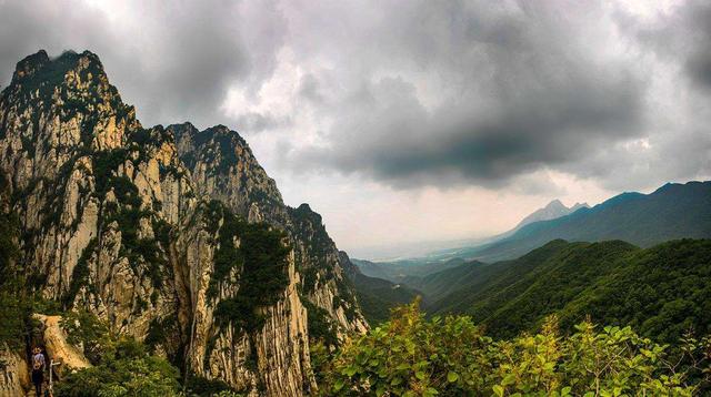 游山玩水不用瞎胡跑，飞泉流瀑景色美的郑州5大名山，任你游（郑州的山水景区）