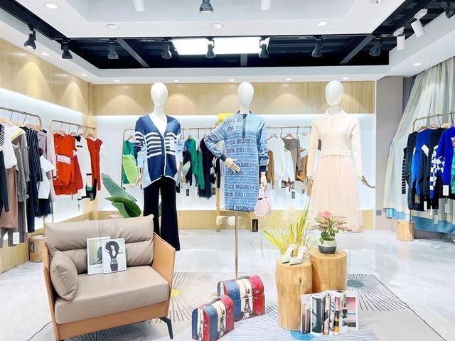 MIss宝姿22秋 品牌折扣女装桑蚕丝连衣裙上衣穿搭（miss宝姿女装官网旗舰店）