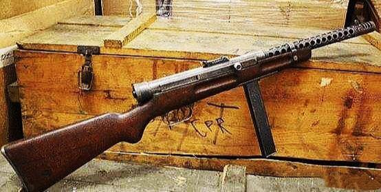 不输于德国经典mp40冲锋枪的意大利二战名枪 伯雷塔M1938冲锋枪（意大利伯莱塔m12s冲锋枪）