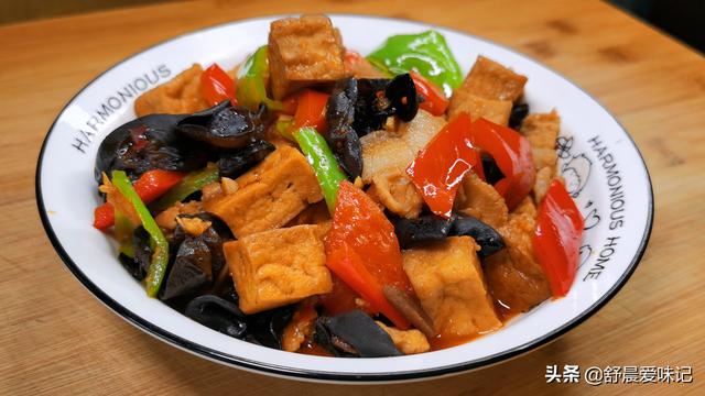 豆腐怎么做才好吃？（豆腐最好吃的做法,只需简单两步,又香又嫩!）
