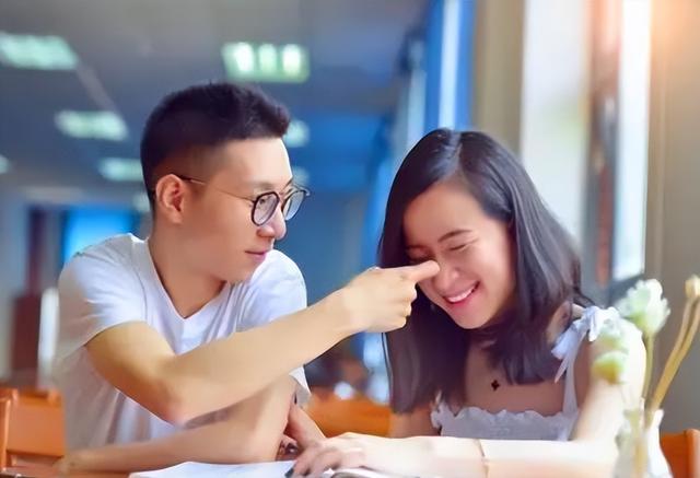 p图软件排行榜最流行_大学生网恋奔现，从“甜蜜蜜”到“辣眼睛”，都是美图秀秀惹得祸（网恋奔现很漂亮）