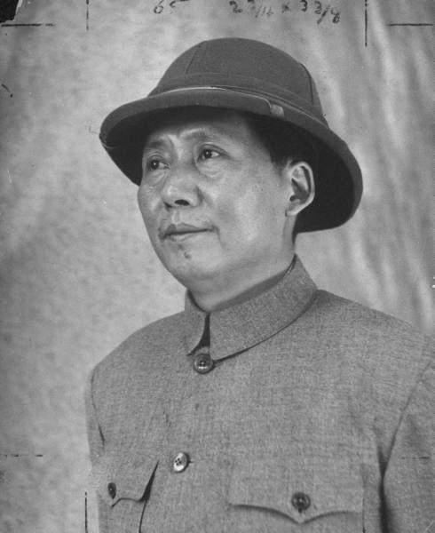 毛泽东不同时期戴过的十顶帽子，每顶帽子背后都有一个故事