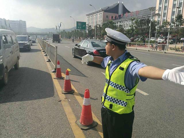 红塔交警大队认真做好红塔区城南汽车客运站搬迁交通安全保通工作