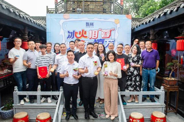冰淇淋+火锅，伊利再造新消费场景（伊利高端冰淇淋）