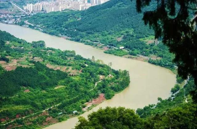 成都周边城市_成都周边的冷门地，景色不输龙泉山，景美人少1天可来回（成都龙泉山最佳观景地方）