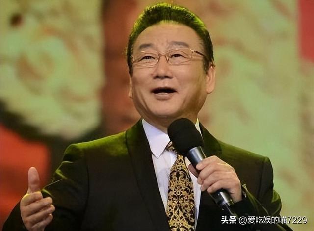 他是中国乐坛的长青树，地位斐然，作品不多却各个经典传唱至今（中国歌坛常青树）