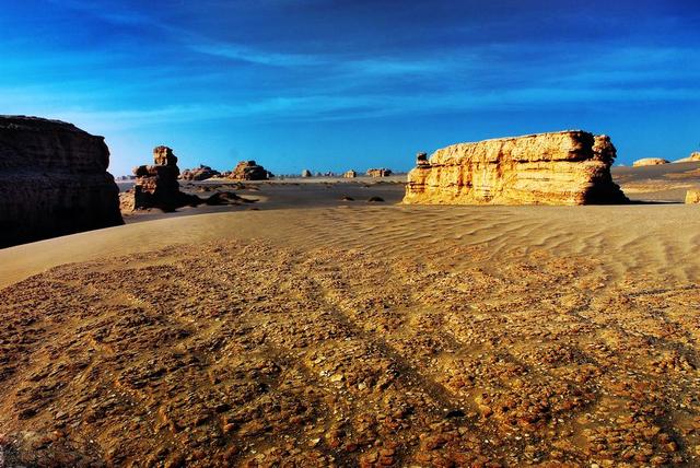 雅丹地貌_中国最美三大雅丹地貌  彰显造物主的神奇（中国第一大雅丹地貌）