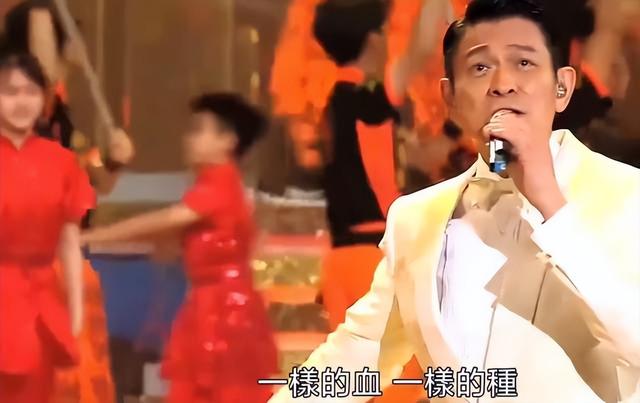 香港回归晚会这9位港星的高光时刻，揭开了娱乐圈3条关键成功法则（香港明星最全的一次晚会）
