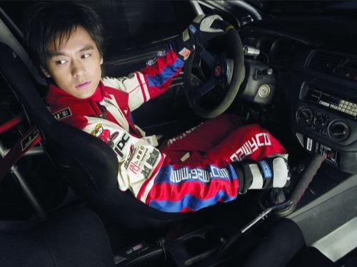 “大哥”柯受良去世18年后，刘德华、张学友照顾其妻儿怎样了？（柯受良与张学友的关系）
