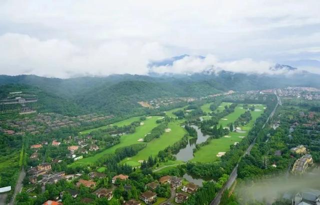 高尔夫用品专卖店_一个让您远离喧嚣，尽享世外桃源般的打球之欢的球场